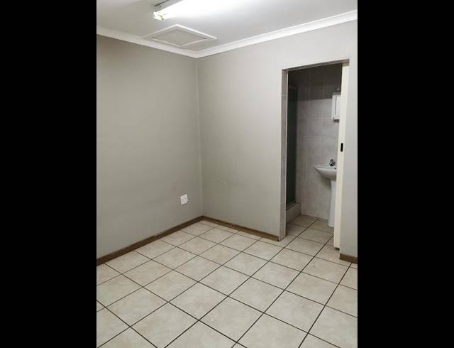 1 BEDROOM PROPERTY TO RENT IN DIE BULT